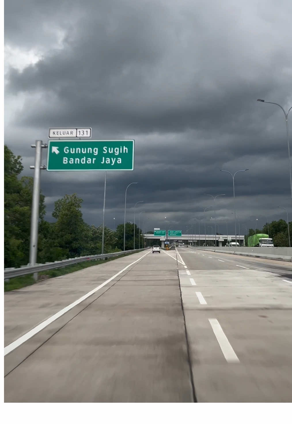Cloudy sky, cool vibes tol lampung terbanggi besar🌫️ #tollampung #lampung #lampungtengah #hujan #fyp 