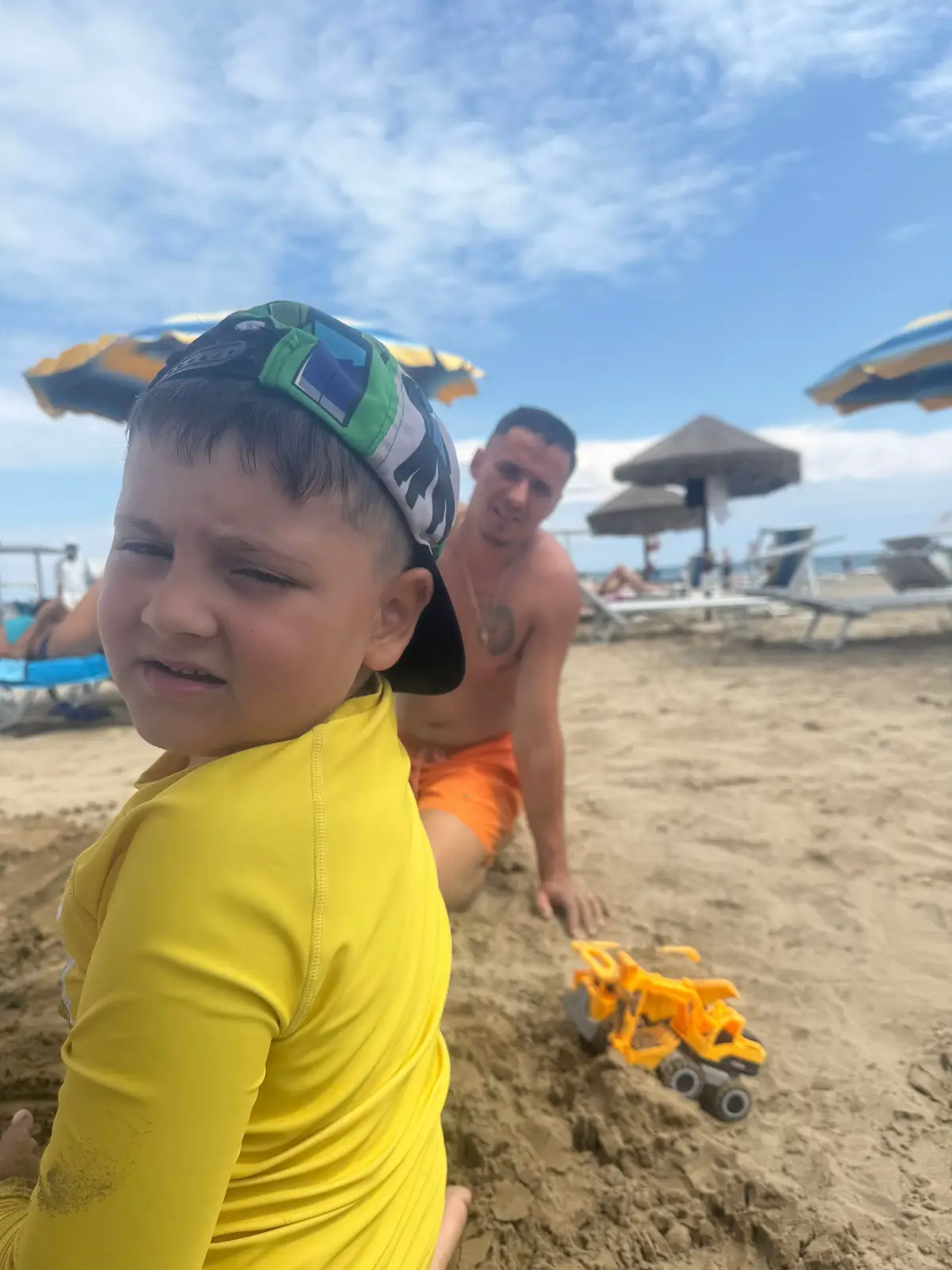 ☀️ Ziua 5 de plajă – soarele deja îmi e prieten, pielea capătă nuanța aceea caldă de vară, iar sufletul se încarcă cu liniște și bucurie. 🌊🏖️ Marea știe să vindece oboseala și să lase loc doar pentru recunoștință și zâmbete.