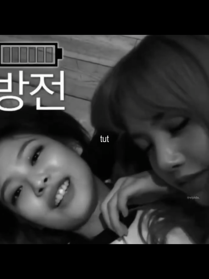 #JENLISA || mayis ayima dogan gunes sen .  .  .  .  .  gercekten artik dayanamiyorum o kadar yoruldumki ben sensiz yasayamiyorum ne olursun geri don donmek istemeyecegini biliyorum bensiz gayette mutlu gozukuyorsun o kiz ile mutlusun umarim dedigim gibi ileride mutlu olursunuz bense burada geri donmen icin gormeyecegin halde yalvariyorum elimden baska bir sey gelmiyor o kadar ozledimki her gun whatsapp'ta attigin sesleri dinliyorum mutlu oldugumuz zamanlara bakiyorum umarim bir gun sende ozlersin ozleyecegini dusunmuyorum ama belki ozlersin bazen dusunuyorum hic aklina geliyor muyum diye kesin benden nefret ediyorsundur ama olsun ben senden nefret etmeyecegim gun gectikce ayri olsakta sevgim articak #wlw #keşfet #fyp #worysie