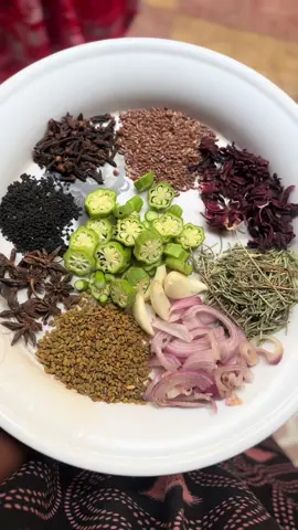 Hair mask ka jimcaha😍; 1.saliid 2.star anise 3.rosemary  4.karkade 5.xulbada midhaha 6. Basal 7.baamiye 8.toon 9.xabaasud 10. Dhagoyare 11.xinne 12.qasil #haircare #hairmask #somalitiktok #CapCut 