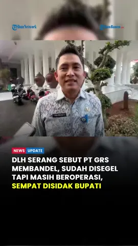 Polemik kerja sama pengelolaan sampah antara Pemerintah Kabupaten (Pemkab) Pandeglang dengan Pemerintah Kota (Pemkot) Tangerang Selatan (Tangsel) terus menuai sorotan. Anggota DPRD Pandeglang, Habibi Arafat, menilai Pemkab Pandeglang terkesan terburu-buru dalam mengambil keputusan tanpa kajian yang matang. “Kalau memang terburu-buru, saya kira ini tidak akan selesai. Justru akan mengundang persoalan besar, apalagi penolakan dari masyarakat. Kerja sama itu bukan solusi sebenarnya, malah mengundang polemik,” ujarnya, Jumat (22/8/2025). Menurut politisi Golkar tersebut, Pemkab Pandeglang seharusnya lebih dulu menyelesaikan kewajiban sesuai arahan Kementerian Lingkungan Hidup (KLH), sebelum berbicara soal kerja sama dengan daerah lain. Baca artikel lengkapnya di Tribunbanten.com Reporter: Misbahudin/Tribun Banten #viral #viralbanten #beritabanten #beritaserang #beritacilegon   