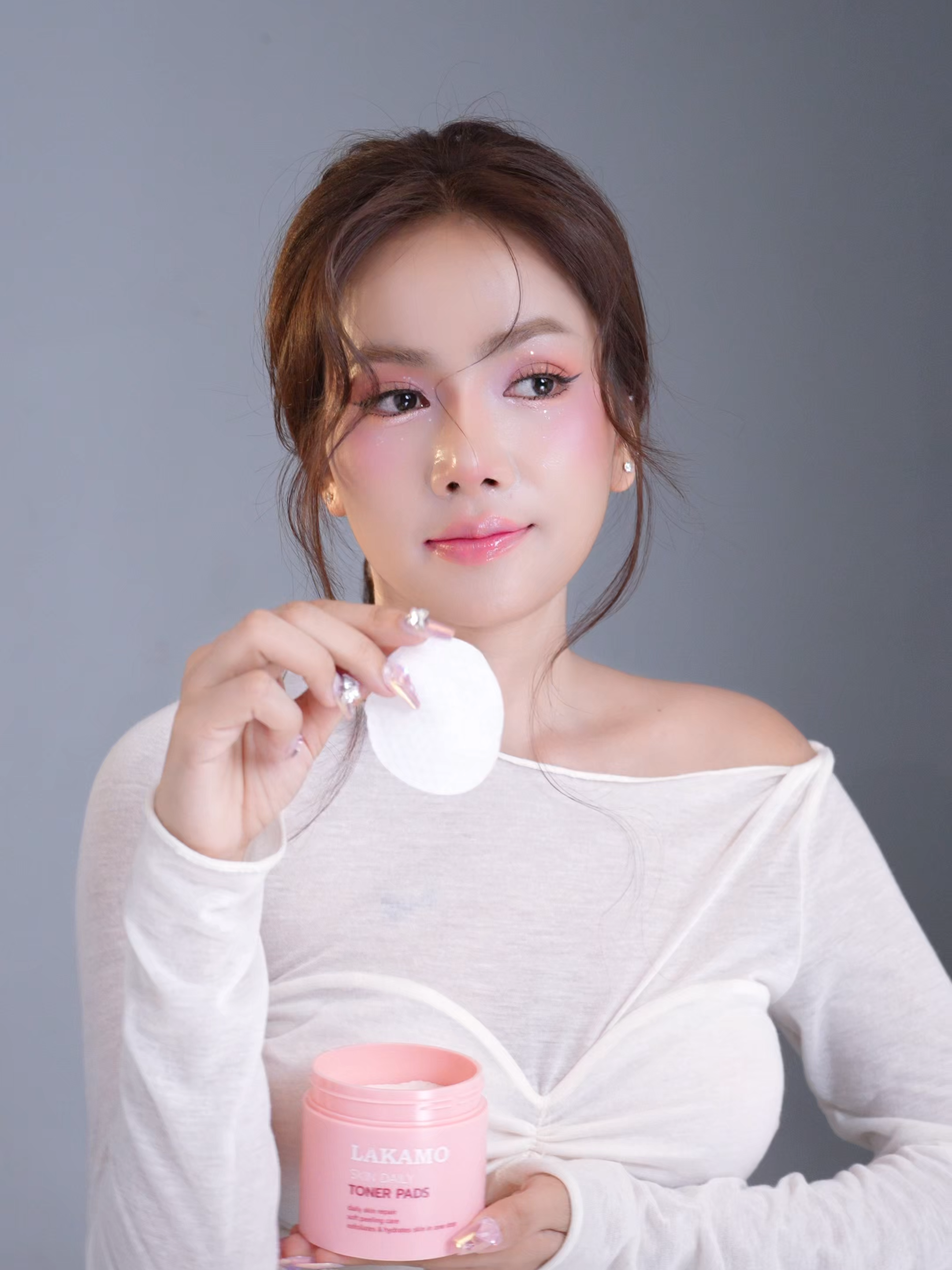 🫣😁 ឈុតមុខ & សំឡីជូតមុខ Lakamo ជួយបន្តឹងស្បែកមុខអោយក្មេងជាវ័យ កាត់បន្ថយស្នាមជ្រួញ និង ជួយព្យាបាលមុខជាំ អាចន៍រុយ សរសៃក្រហម 🥰 #Lakamo