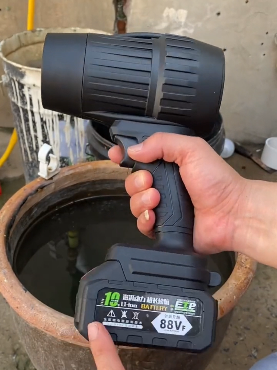 Soprador turbo portátil com bateria de 88v, super potente... #ferramenta #fy #tiktokshop #comprasonline #automotivo 