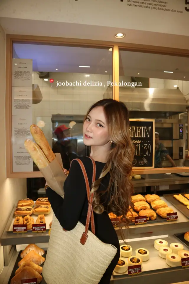 New spot lagi nih di pekalongan , yang wajib kalian datengin 😍🥐 alamatnya di Jl. Sultan Agung, Sampangan, Kec. Pekalongan Tim., Kota Pekalongan. #cafepekalongan #pekalongan #pekalongan24jam #pekalonganhits 