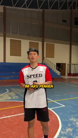 bola S, parabol dan open itu sebenernyaa yaa kaya gitu ajaa, yg nentuin cepet atau lambatnya yakni setter dan smasher itu sendiri jadi keduanya udah sepakat terus jadi kebiasaan. Awas aja ada yg komen bang daerah gw s nya lambat, bang parabol ga kaya gitu. Kan dah dijelaskan tiap daerah beda2 nama sebutan bolanya dan tentunya beda jg kebiasaannya. Save biar ga lupa #volleyball #fypシ #yogaiv 