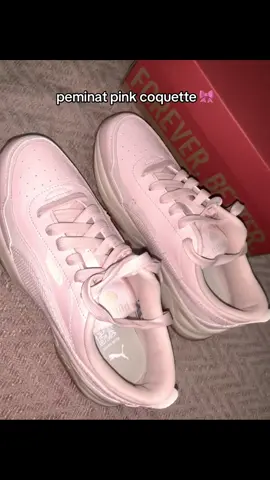 Definitely fell in love with Puma pink coquette 🤭 #Puma #sneakers #Coquette #Shoes 