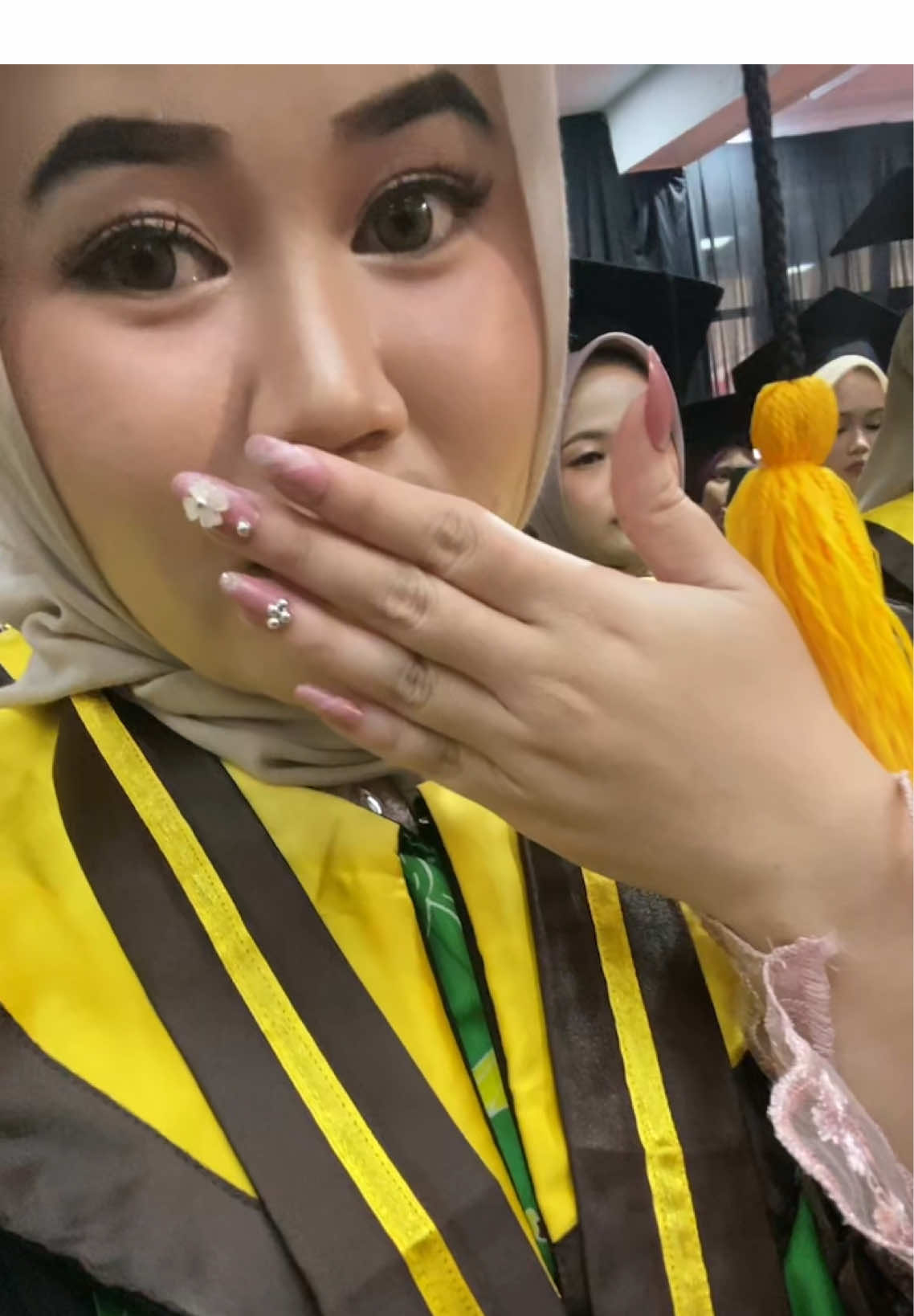 ohhh nooo!!💅🏻🎓🌷🦋