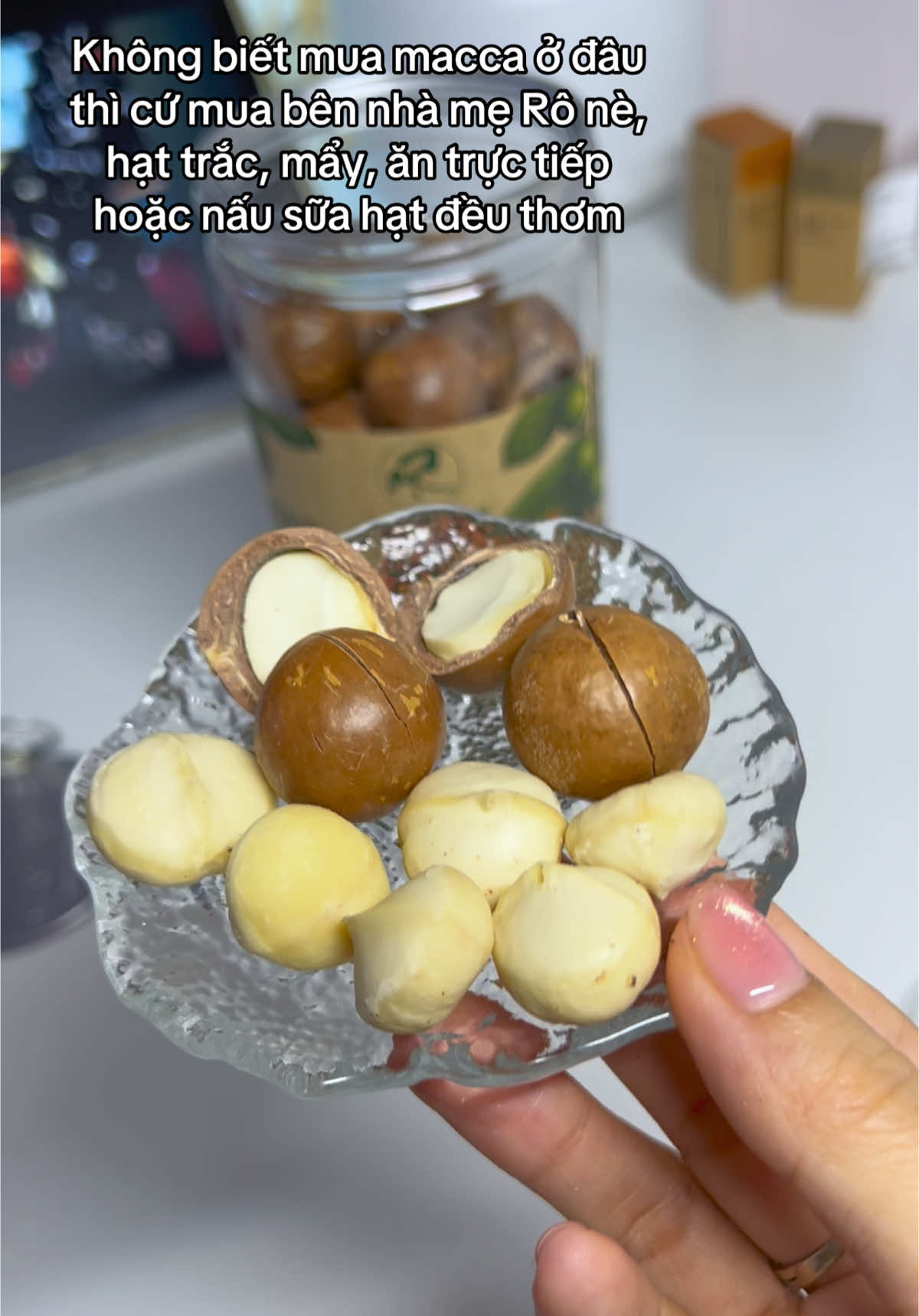 Trước k biết mua Macca ở đâu chứ bây h dễ mua với khá rẻ mà bổ nữa #angiday #ankhuyacungtiktok #viral #anvat #anvatcungtiktok #xuhuongtiktok #muasamcungtiktok #hatmacca #macca #thucphamsachmero #hatmaccasay #hatmaccadaklak #suamacca 