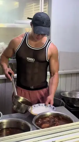 Đầu bếp sáu múi đây #traidep #handsome #traideptrungquoc #body #gym 