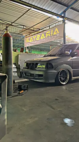 op. custom kaki2 kijangnya☎️#kenyamananberkendara #mobilkesayangan #kijangmodifikasi ##toyotakijang #custom 