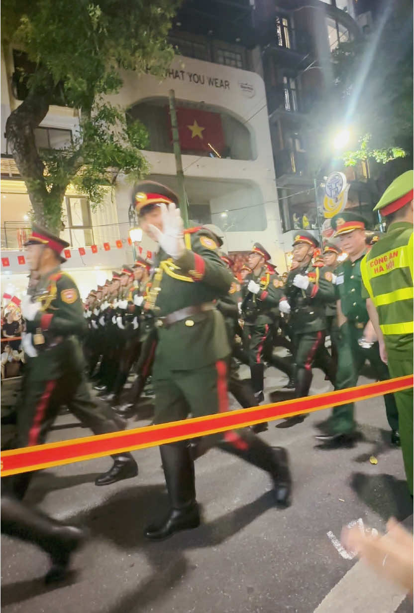 Người anh em Lào của chúng ta đợt này đội hình đẹp ghê, các bạn nhớ cổ vũ cho các khối khách mời nữa nha 🥳 Nhân tiện ngắm mấy anh #tc2 ngầu đét 😁 #duyetbinh #a80 #quockhanh #vietnam #laos #qdndvn #qdndlao #xh 