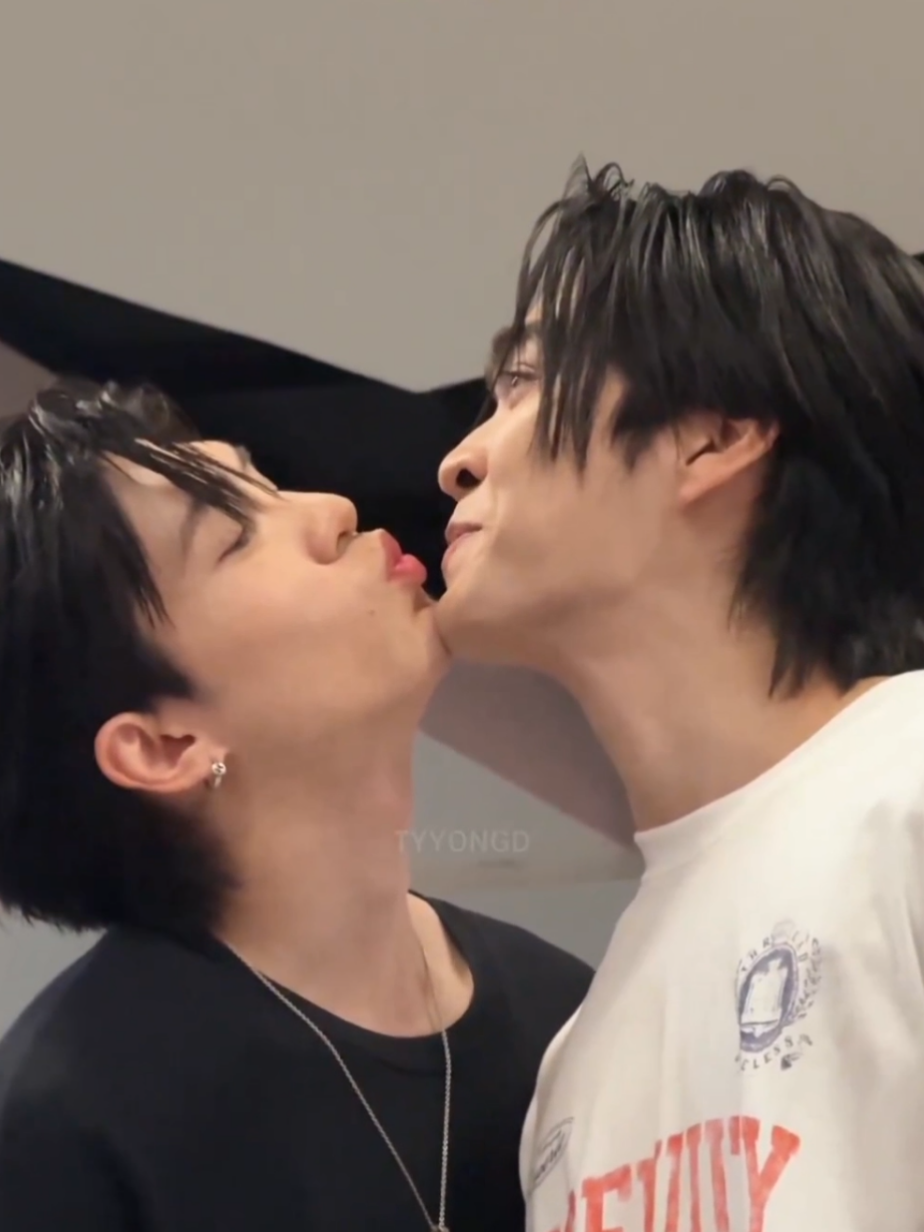 hobi banget nempel ni berdua yaampun #aouboom #อู๋บูม #MemoirOfRatiEP10 #thaibl  cr. ttyongd & Wait_JHS on twt