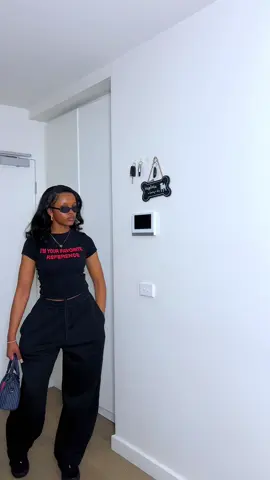 Baggy sweatpants 🫦 small tee💅@Factorie  #baggysweatpants #Pinterestoutfit #sweatpants #outfitideas #simpleoutfitideas 