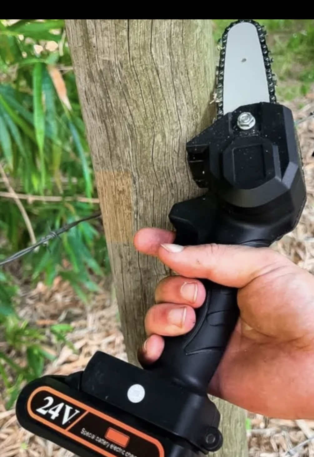 Testando a mini motoserra elétrica viral da internet 🤯 #barone