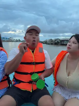 Đú trend trên ghe #haisapatv #sapatv #trangsapatv #trangjapan #songhyvlog 