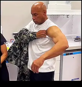 Kevin levrone now vs then 🥶 #kevinlevrone #bodybuilding #oldschool #editgym.