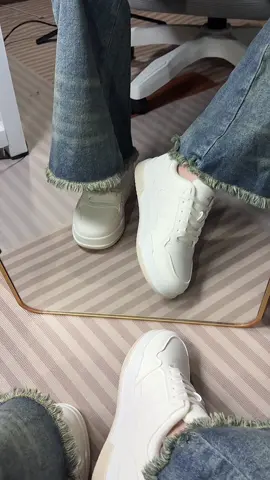 🦢🐚#shoes #whiteshoes #corolla #foryou #foryoupage 
