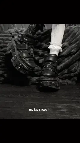 vans 🙏🏻🙏🏻🖤 #newrock #vans #vansknuskool 