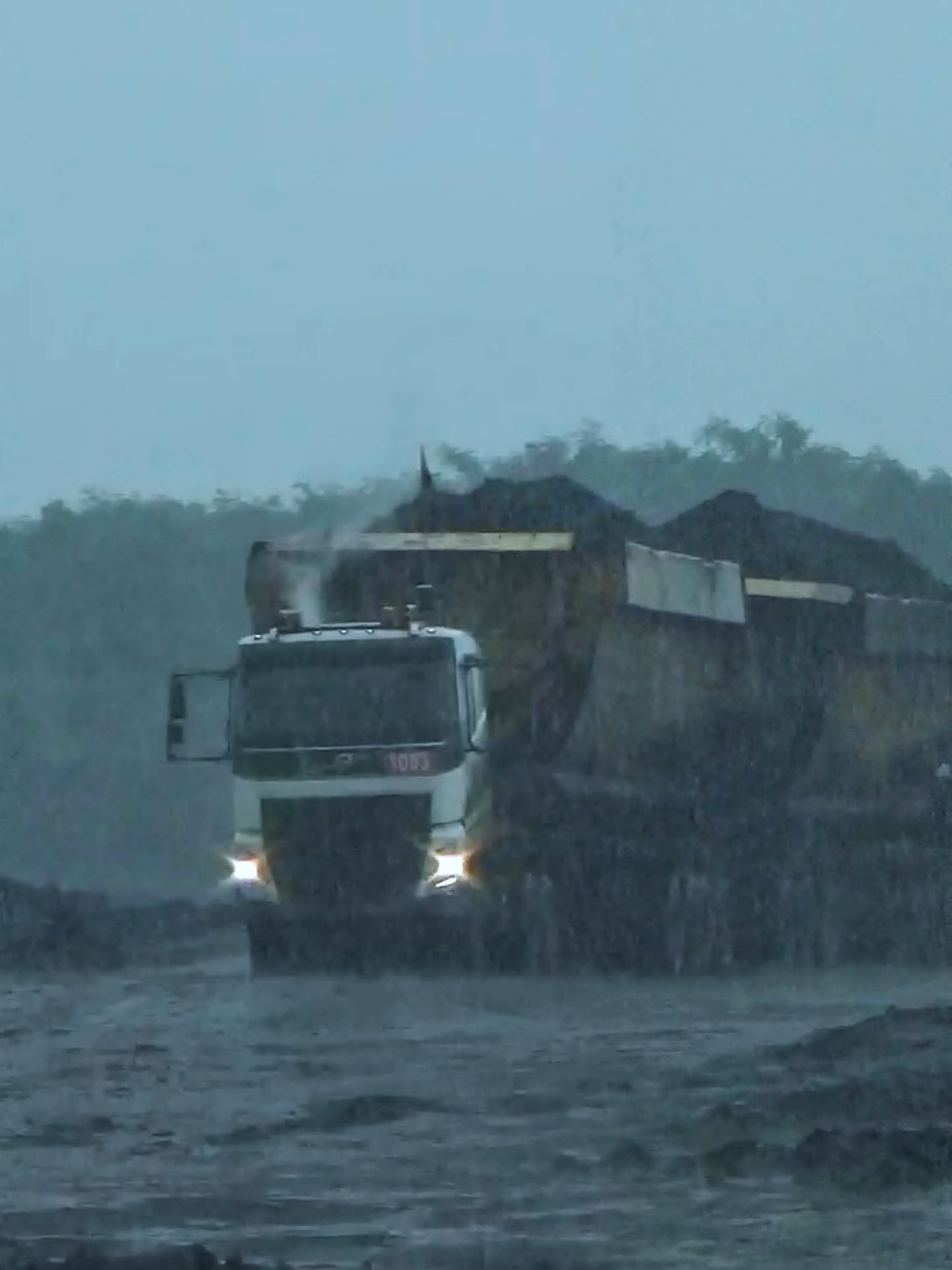 🙂🙂 #truckvolvo #fypシ #kalimantan 