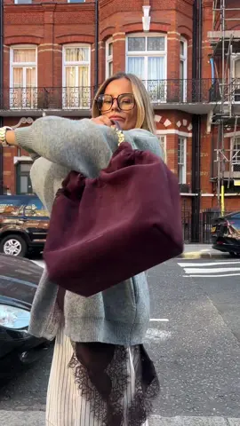 Got a new @DeMellier bag 🥹🥹🥹 go check out their new AW collection it’s absolutely stunning 👛