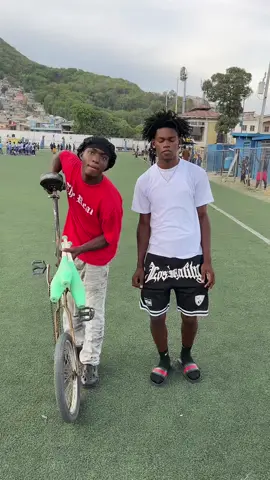 DÖPE freche avec SMOKY #haitiantiktok🇭🇹 #smokyg🔥🦟🥷 #viralvideos @💙💍papi🍫dop🤍🐜 @wiz gang @Bougdji_ Blood @Will__boy 