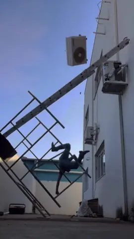 Tabe bosku musibah tidak ada yang tau, karena hari sial tdk ada di kalender . Jadi hati- hati dalam bekerja terimakasih 🙏🏻🙏🏻🙏🏻 #Sumberelektronik🇲🇨❄️ #tehnikac❄️ #Semuamerek #pendinginruangan 