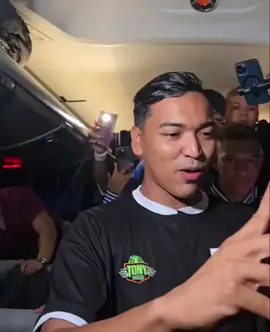 🚨INFLUENCER SALVADOREÑO DENUNCIA HURTO EN HONDURAS A pocas horas del encuentro futbolístico entre tiktokers de Honduras y El Salvador, @AlfredoLarin  denunció que fue víctima de hurto en San Pedro Sula. El creador de contenido afirmó que le sustrajeron dos celulares y las llaves de su vehículo. En una transmisión en vivo relató el hecho y agregó que también fueron robados documentos personales de su hermano. #Honduras #alfredolarin #fyp #foryou #viral 