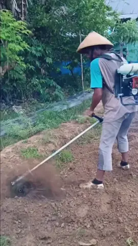 mesin penggembur tanah