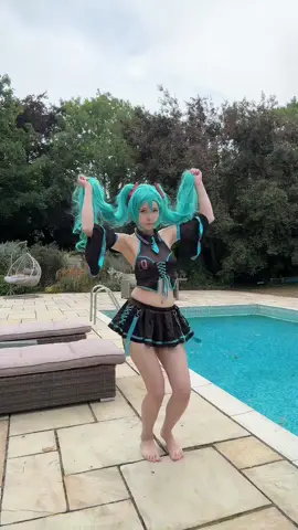 Dancing Miku #hatsunemiku 