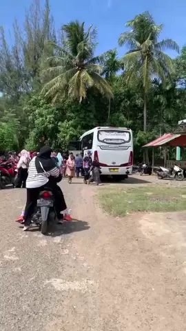 Gelombang besar pernah merenggut banyak hal, tapi menyisakan kubah masjid sebagai pengingat akan kuasa-Nya 🌊🕊️ #ppkormawa2025 #pkm #programmahasiswa  #jejaktsunamiaceh #tsunamiaceh2004 