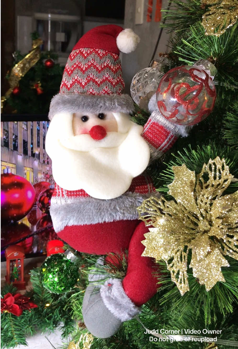 Replying to @Letty Anuran Santa Claus Curtain Holder na pwede din maging Christmas Tree Decor 😍  #christmascurtain #curtainholder #christmasdecor #christmashomedecor #christmastiktok 