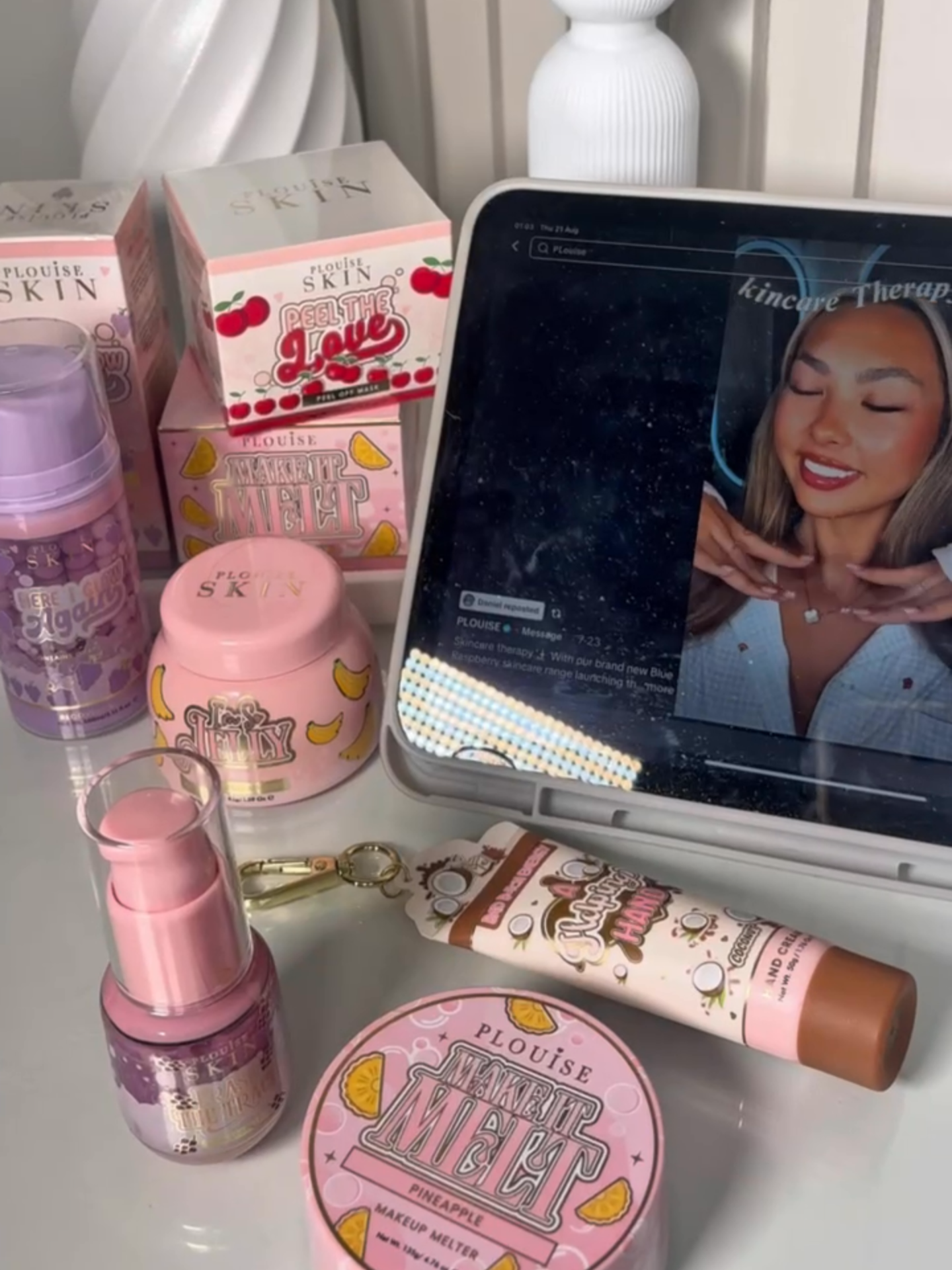 👀 I spy… something new, something glowy, something you NEED 💖 Coming soon! #plouise #makeup #skincareroutine