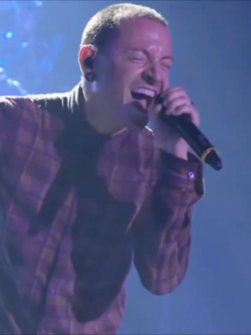 Linkin Park - Waiting For The End (Live in Berlin, 2012)  @Linkin Park  #makechesterproud #chesterbennington #linkinpark #mikeshinoda #legendneverdie 