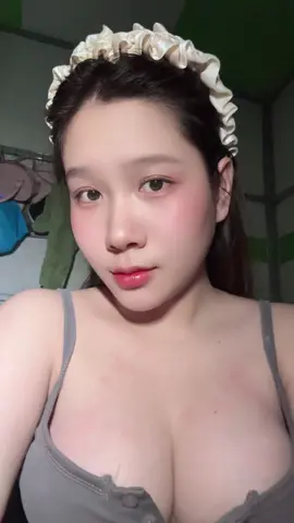 sao anh lại không thích em
