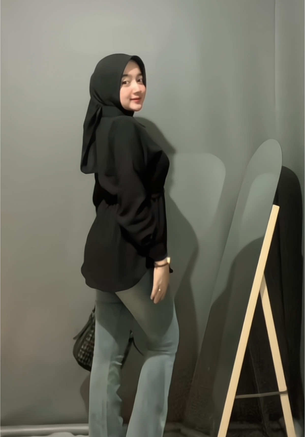 cakeppp banget inii kemeja dari @AM FASHION 01 😍🖤