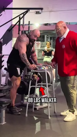 Just needed a quick pump. Been lifting 315 since world war 2😏 #gym #prank #gymhumor #GymTok 