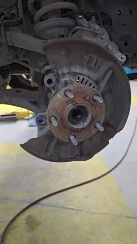 Hilux install new brake pads and rotor resurfacing #automotive #mechanic #usa🇺🇸 