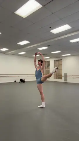 Cut it short cuz I couldn’t do the penchè. . . . #ballet #balletdancer #balletcore #dancer #fyp 