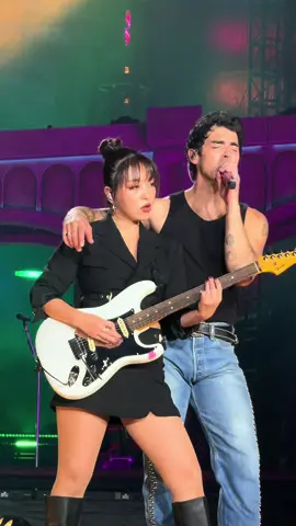 cake by the ocean is forever that bitch 💁🏼‍♀️ #greetingsfromyourhometowntour #dnce  @joejonas @JinJoo Lee 