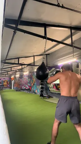 Shadow boxing + bag work + abs + 2km sprint ✅ #boxing🥊 #bodybuildingmotivation #sports 