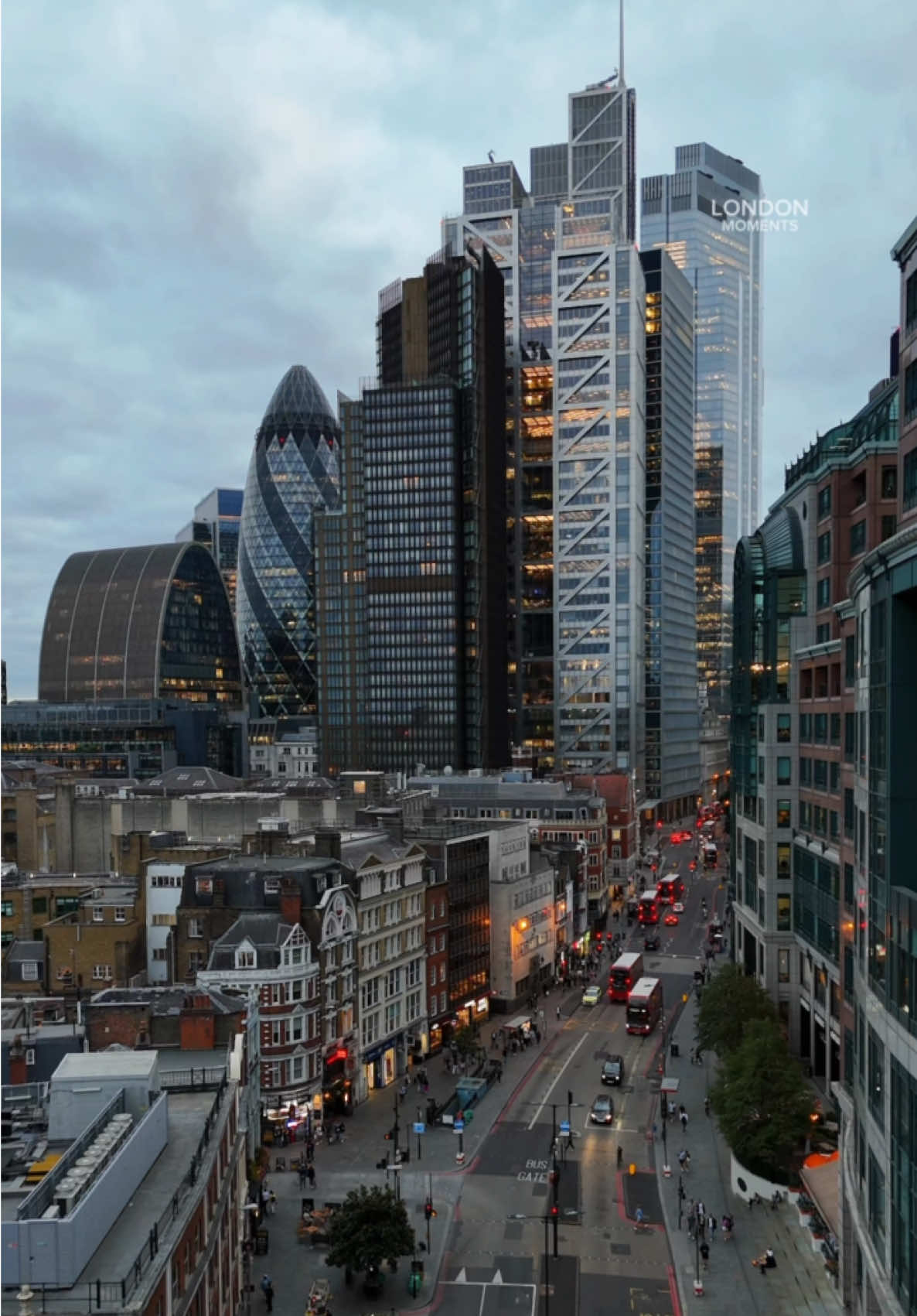 📍The next station is Liverpool Street 🚝🏙️ #londonmoments #london #liverpoolstreet #liverpoolstreetstation 