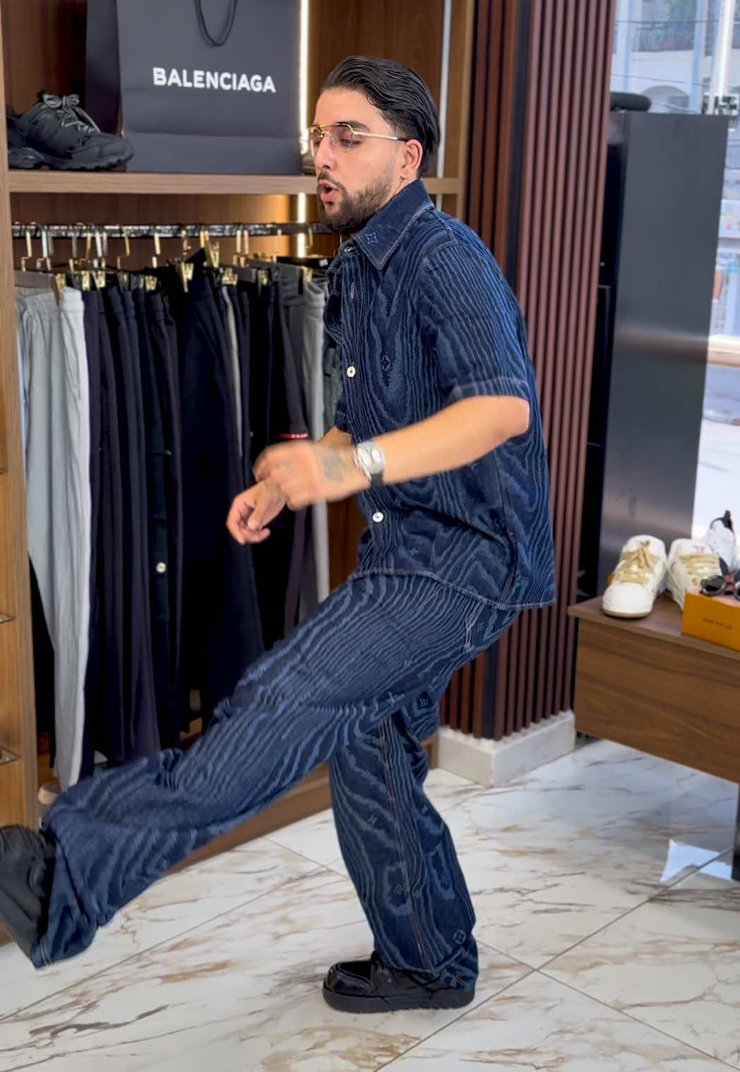 Yeaaaaah baby 90´s 😂🤠 n’est pas donné à tous le monde 🥊 #الشعب_الصيني_ماله_حل😂😂 #fyp #90s #vintage #ملابس_الموضة_الستايل_جميل 