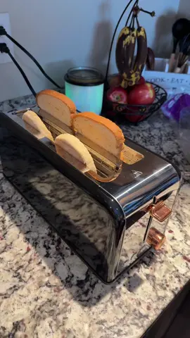 We are loving this toaster! #toaster #kitchenfinds 