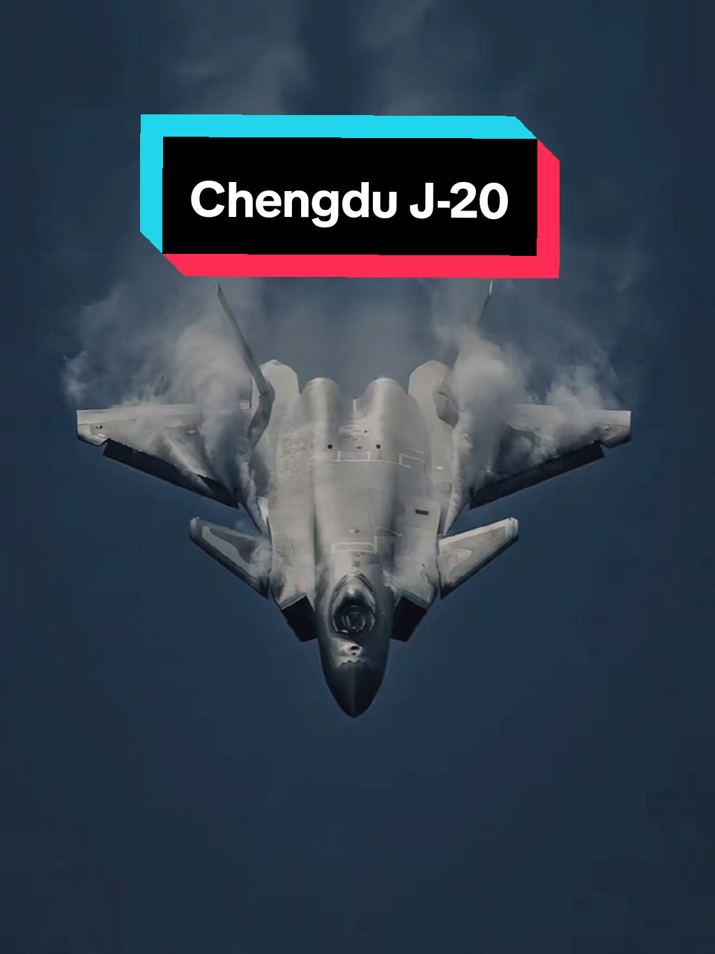 Chengdu J-20 “Mighty Dragon” adalah jet tempur siluman generasi kelima andalan Tiongkok. Tubuhnya ramping memanjang, dengan sayap delta dan canard futuristis yang membuatnya tampak garang sekaligus elegan. Dirancang untuk menguasai udara dari kejauhan, J-20 mengandalkan stealth, radar AESA, dan rudal jarak jauh PL-15 yang mampu menghantam musuh sebelum terdeteksi. Mesin baru WS-15 memberi tenaga supercruise, menjadikannya cepat sekaligus sulit dijangkau. Lebih dari sekadar pesawat tempur, J-20 adalah simbol kebangkitan kekuatan udara Tiongkok—senyap, mematikan, dan siap menantang dominasi langit dunia. #military #fyp #china #j20 #CapCut
