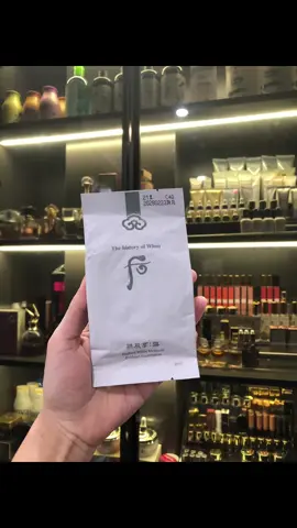 Lõi cushion Whoo trắng #190k E có 1 box e vừa bóc ra lấy bông bù cho khách nên còn cushion thôi, chị em nào có bông rồi hoặc dùng có lấy k ạ #150k nguyên seal bên trong ạ