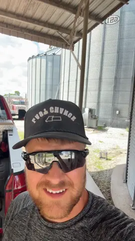 Moving grain and organizing my toolbox today👍🏼 #farmtok #harvest25 #organization #toolbox 