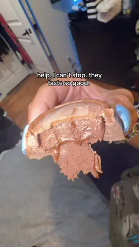 @MrBeast @Feastables what’s in these cups?? tell me before i raid the warehouse. #fyp #feastables 