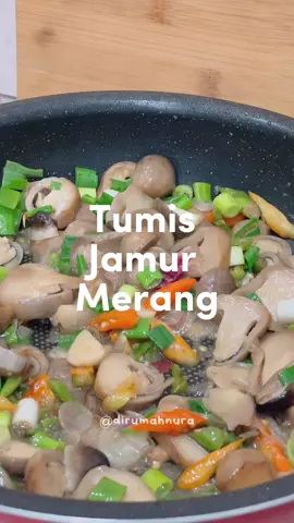 Tumis jamur merang 🤍 Menu sederhana tapi bikin rela ninggalin ayam 🤭 Masaknya gampang, rasanya nagih, dijamin nambah nasi terus 🍚✨ Let’s try & happy cooking 💕 #resepsimple #reseptiktok #resepmasakan #masakanrumahan #tumisjamurmerang 