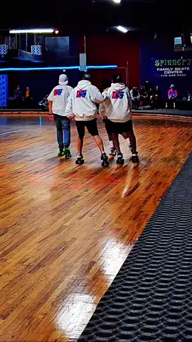 Pt. 2 of Bonts Competitive Shuffle Performance at HeartBreakSk8 '25 😮‍💨🏆🛼  WAYYYYY too Clean #professional #competition #freestyle #rollerskating #shuffleskating 