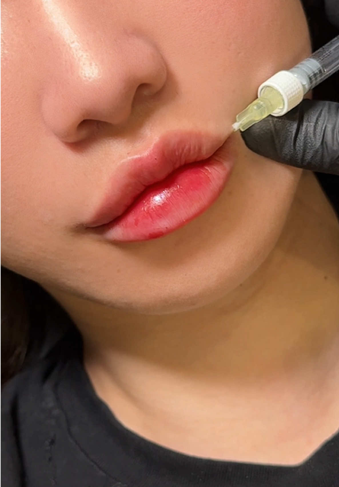 Đầu tháng Tặng các bạn đồng nghiệp môi Baby xinh Trang nặn 👄👄♥️🎁 - chúc các bạn tháng mới nhiều lộc💕💕💕 #tiemmoi 